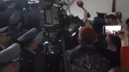 ՏԵՍԱՆՅՈՒԹ․ «Ամո՛թ, ամո՛թ»․ Բրյուսովի համալսարանի ուսանողները վանկարկում են ԿԳՄՍ նախարարի ետևից