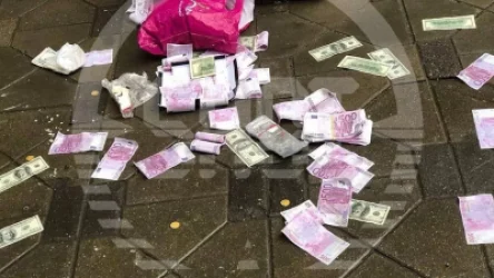 ՏԵՍԱՆՅՈՒԹ. Մոսկվայում դոլարով և եվրոյով  թղթադրամներ են դուրս նետել պատուհանից