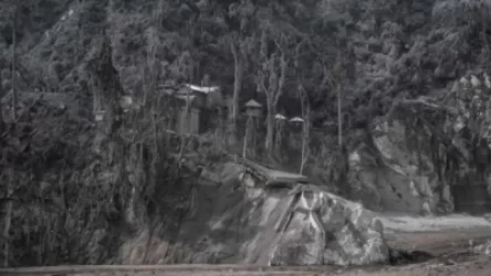 Ինդոնեզական Յավա կղզում կյանքը դարձել է սև ու սպիտակ. երեկ այնտեղ հրաբուխ է սկսել ժայթքել, որի պատճառով կա 14 զոհ