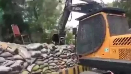 ՏԵՍԱՆՅՈՒԹ․ Պակիստանի ոստիկանությունը ներխուժել է նախկին վարչապետի նստավայր․ կան բերման ենթարկվածներ