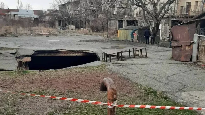 Photos: Collapse in Gyumri, Risk of Further Collapse Present