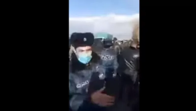 VIDEO: Tense Situation Between Vardenis Residents and Police