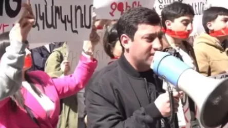 ՏԵՍԱՆՅՈՒԹ. Իշխանությունը փորձում է շեղել հանրությանն Արցախյան հարցի լուծման ուղիներից. բողոքի ակցիա` կառավարության շենքի դիմաց