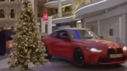 ՏԵՍԱՆՅՈՒԹ․ Վարորդական իրավունքից զրկված բլոգերը մեքենայով ներխուժել է առևտրի կենտրոն