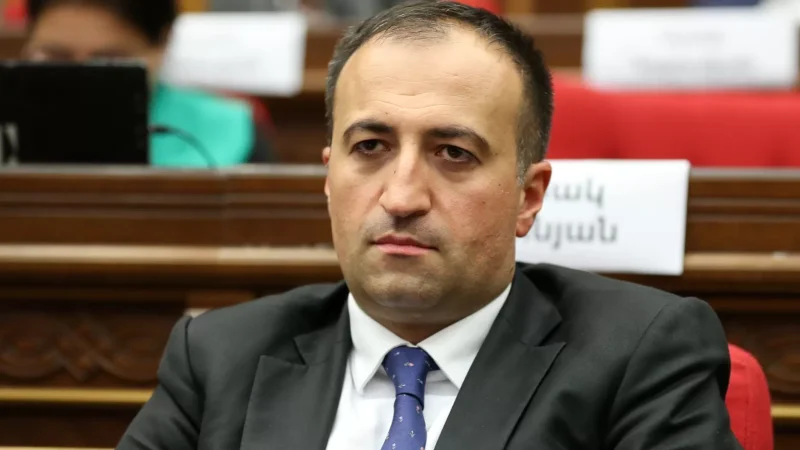 Արսեն Թորոսյանը խուսափում է թիմակիցների ու Նիկոլ Փաշինյանի հետ հանդիպումներից. «Ժողովուրդ»