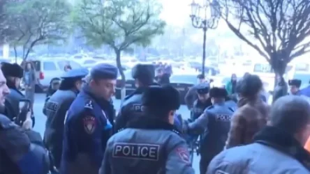 Ինքնասպանության փորձ կառավարության շենքի մոտ