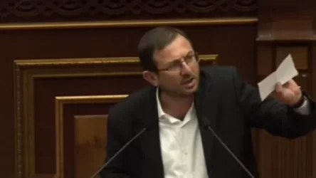 ՏԵՍԱՆՅՈՒԹ. Մանուկյանը ՔՊ-ականի սեղանին թուղթ թողեց