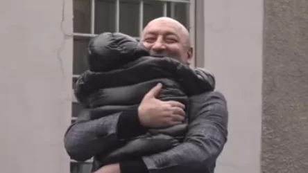 Մանվել Փարամազյանն ազատ արձակվեց, նրան ծափերով և գրկախառնություններով դիմավորեցին