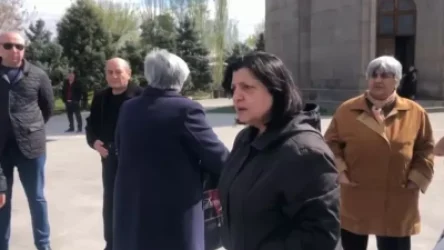 ՏԵՍԱՆՅՈՒԹ. Ո՞ւմ եք ծառայում ` թուրքի՞ն. զոհված զինծառայողների ծնողները Եռաբլուրում են