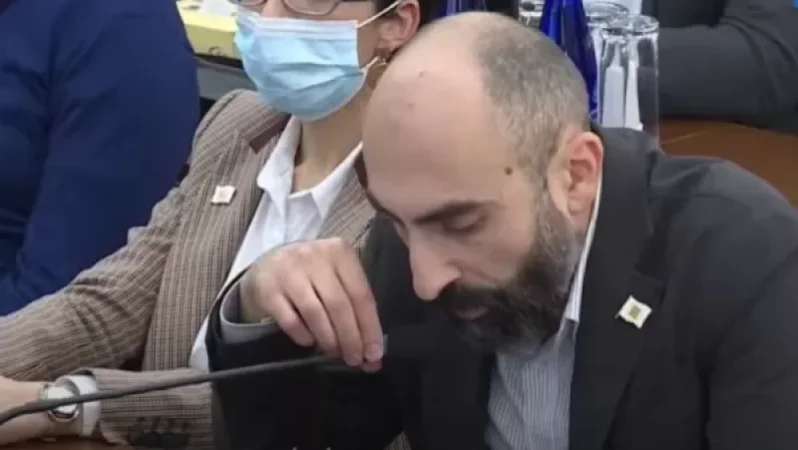 Ստիպել են կամ վայր դնել մանդատը, կամ  քաղաքապետին անվստահություն հայտնել. ավագանու «Իմ քայլի» անդամը հայտարարեց` շանտաժի են ենթարկել