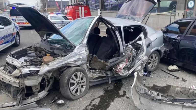 Major Car Accident in Yerevan: Teenagers Among the Injured