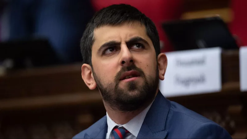 Ես չեմ կարծում, որ Զախարովան կարող է այդ բառապաշարով խոսել ՀՀ-ի պաշտոնյաների մասին․ Խանդանյան