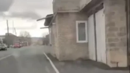 ՕՐՎԱ ՏԵՍԱՆՅՈՒԹ․ Գյումրիում տունը կառուցել են փողոցի երթևեկելի հատվածի առաջին գծում