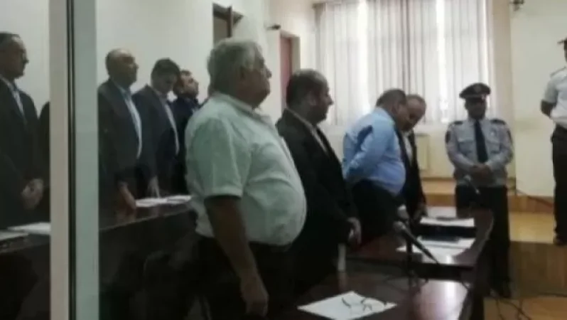 Քոչարյանն ու մնացածը ոտքի կանգնեցին ի նշան բողոքի