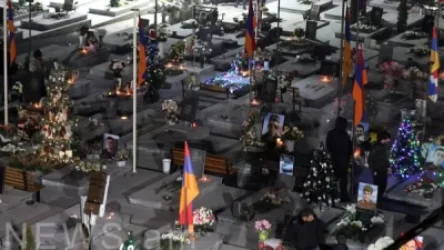 Ամանորը՝ Եռաբլուրում. News.am