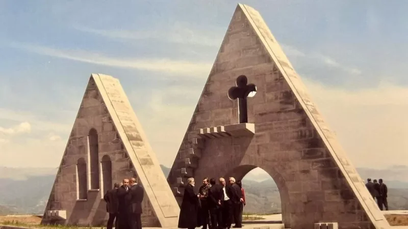 ԼՈՒՍԱՆԿԱՐՆԵՐ․ Ադրբեջանի վերահսկողության տակ է անցել Սյունիքի և Արցախի սահմանագլխին՝ «Մեծ եւ Փոքր Սյունիքներ» հուշակոթողը