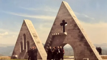 ԼՈՒՍԱՆԿԱՐՆԵՐ․ Ադրբեջանի վերահսկողության տակ է անցել Սյունիքի և Արցախի սահմանագլխին՝ «Մեծ եւ Փոքր Սյունիքներ» հուշակոթողը