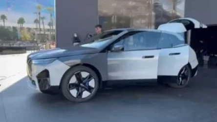 ՏԵՍԱՆՅՈՒԹ. BMW-ն ներկայացրել է էլեկտրոմոբիլ, որը կոճակի սեղմումով փոխում է գույնը