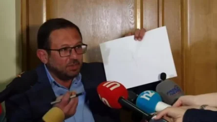 ՏԵՍԱՆՅՈՒԹ. Մանուկյանը թղթի վրա բացատրեց, թե Տեղ գյուղում ինչ է կատարվում