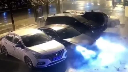 ՏԵՍԱՆՅՈՒԹ. Չինաստանում BMW-ի վարորդը էքստրեմալ «կայանում» է կատարում կայանատեղիում