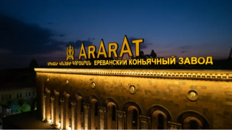 Երևանի Արարատ կոնյակի գործարանի ներկայացուցիչը պարզաբանում է տարածել