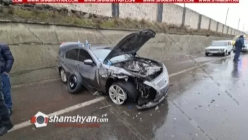 Խոշոր վթար Երևան-Սևան ավտոճանապարհին․  ինչ-որ քաղաքացիներ փորձում էին «ռազբորկա» անել