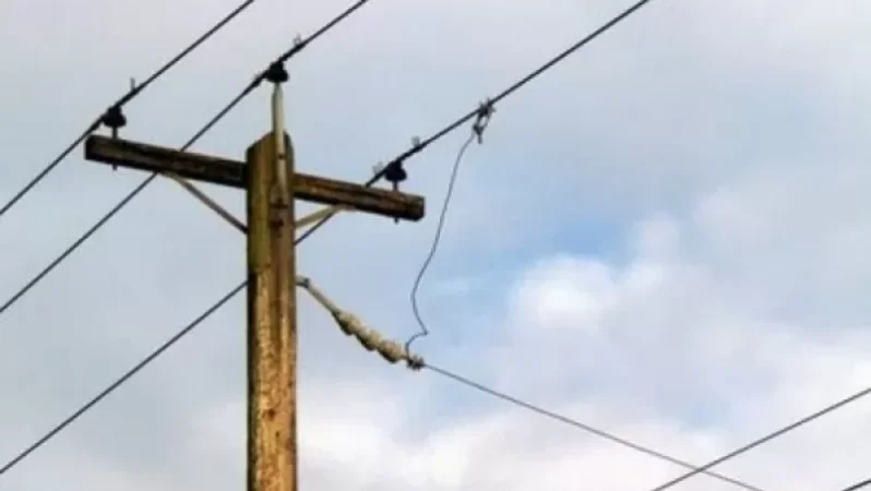 Աղվանի-Տաթև ճանապարհին էլեկտրական սյուն է ընկել