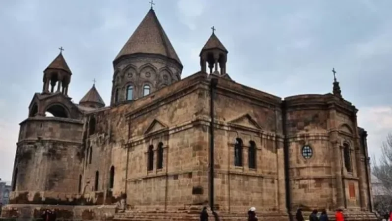 Ինչպես են արձագանքել եկեղեցականները Քրիստոսի արձանի տեղադրման հարցին