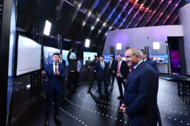 Վարչապետն Աստանայում այցելել է արհեստական բանականության կենտրոն