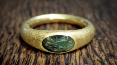 Անգլիացին տան բակում 2000-ամյա հնության հռոմեական մատանի է գտել