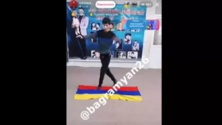 ՏԵՍԱՆՅՈՒԹ․ Ադրբեջանցի երեխանները պարում են հայկական դրոշի վրա․ «խաղաղասեր» Ադրբեջանը