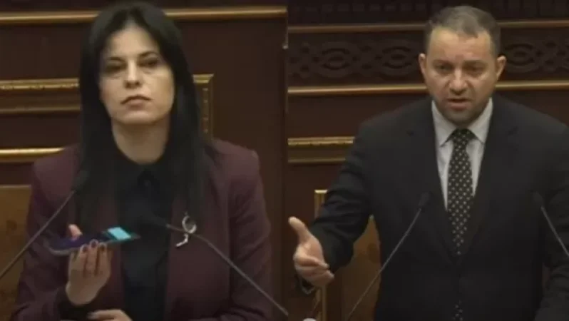 Արեգնազ Մանուկյանն իր ելույթի ժամանակ կրկին ձայնագրություն միացրեց