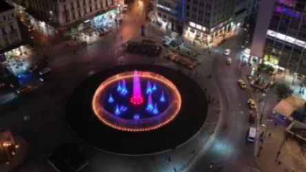 ՏԵՍԱՆՅՈՒԹ. Աթենքի կենտրոնական հրապարակի շատրվանները լուսավորվել են հայկական եռագույնով