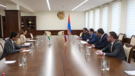 Պապիկյանն ու Հնդկաստանի դեսպանը հանդիպել են