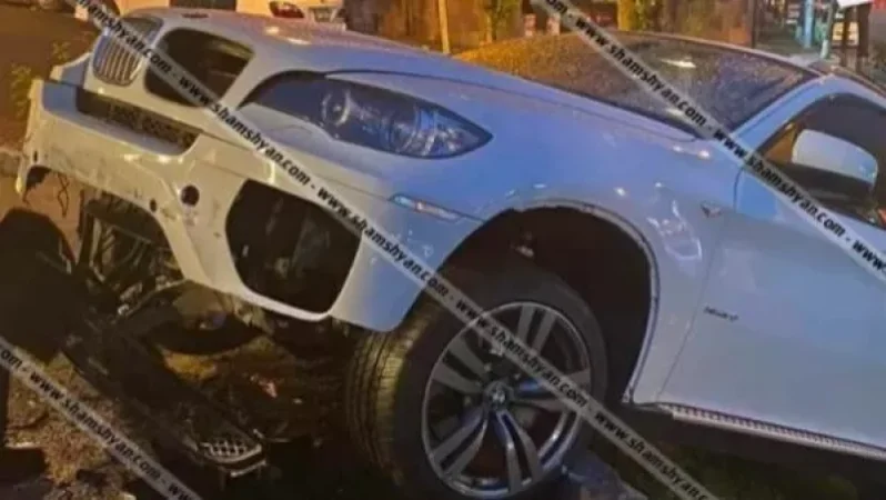 Երևանում BMW X6-ի 28–ամյա վարորդը դուրս է եկել երթևեկելի գոտուց և հայտնվել հողաթմբի վրա