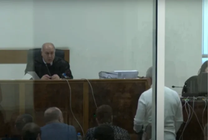 Բագրատ Սրբազանի և մյուսների գործով մեղադրյալներ Արման Իսրայելյանի նկատմամբ կիրառվեց տնային կալանք, Միհրան Մախսուդյանի տնային կալանքը վերացվեց