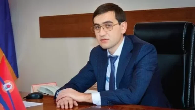 Վիճաբանություն, փոխադարձ հարվածներ` Աշտարակի քաղաքապետի և Արագածոտնի մարզի վարչության պետերից մեկի միջև. Sаmshyan