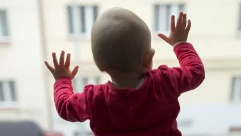 Իր 6 ամսական երեխային տարել են ոստիկանության Գուգարքի բաժին և մինչ այժմ տեղեկություն չունի․ ահազանգ ոստիկանություն