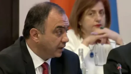 ՏԵՍԱՆՅՈՒԹ. Երևանի պարեկներին տրամադրվել է 6 էլեկտրոմոբիլ, 6 մոտոսկուտեր և 6 սեգվեներ