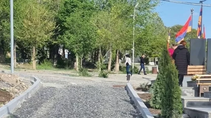 Photos: For 2.5 Years, People Have Walked Over Dust and Stones to Reach the Graves of Young Soldiers, Arakelyan