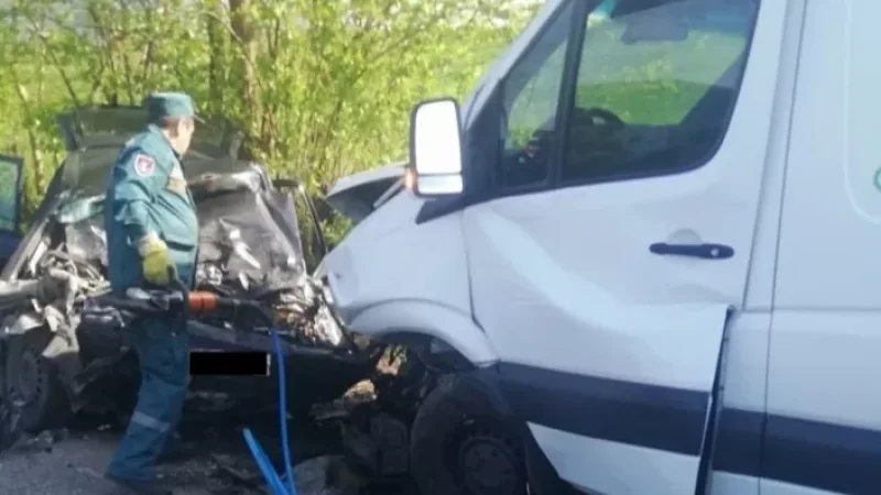 Ճակատ-ճակատի բախվել են  «Mercedes-Benz Sprinter» և Opel մակնիշի ավտոմեքենաները․ կա զոհ