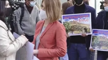 Հադրութցիները Ֆրանսիայի դեսպանատան դիմաց են, խնդրում են աջակցություն Հադրութը վերադարձնելու համար