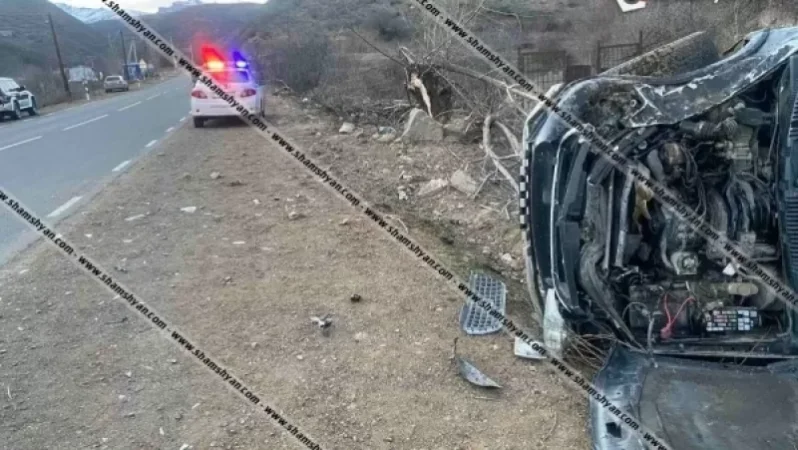 Խոշոր ավտովթար Սյունիքի մարզում. Ford Explorer-ը մոտ 40 մետր գլորվելով, կողաշրջվել է. կա վիրավոր. Shamshyan. com