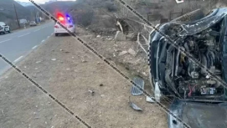 Խոշոր ավտովթար Սյունիքի մարզում. Ford Explorer-ը մոտ 40 մետր գլորվելով, կողաշրջվել է. կա վիրավոր. Shamshyan. com