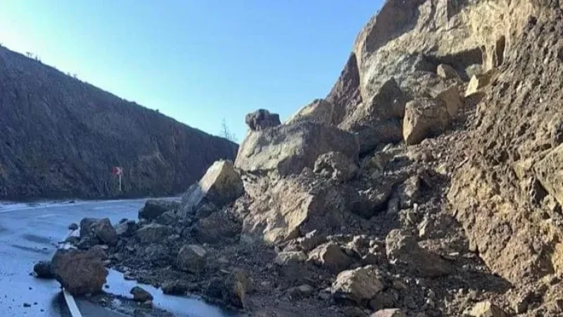 Նորավան- Շամբ ավտոճանապարհի մի քանի հատվածներում տեղի է ունեցել քարաթափում