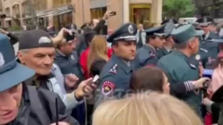 ՏԵՍԱՆՅՈՒԹ․ Վեճ է ծագել  զոհված զինծառայողների ծնողների և ոստիկանների միջև