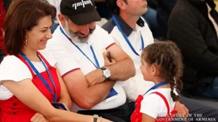 Աննա Հակոբյանը ընտանեկան լուսանկար է հրապարակել