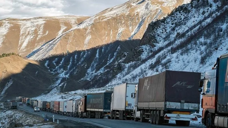 Լարսն ամբողջությամբ փակ է բեռնատարների համար