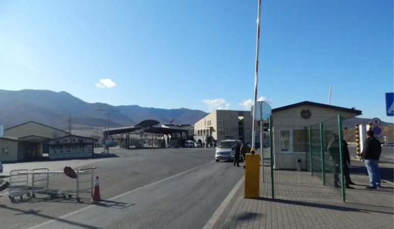 Սահմանային անցման կետերի հարևանությամբ կգործեն վճարովի կայանատեղիներ