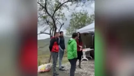 ՏԵՍԱՆՅՈՒԹ․ Մի խումբ արցախցիներ անժամկետ ակցիա են իրականացնում Ստեփանակերտից Շուշի տանող ճանապարհին